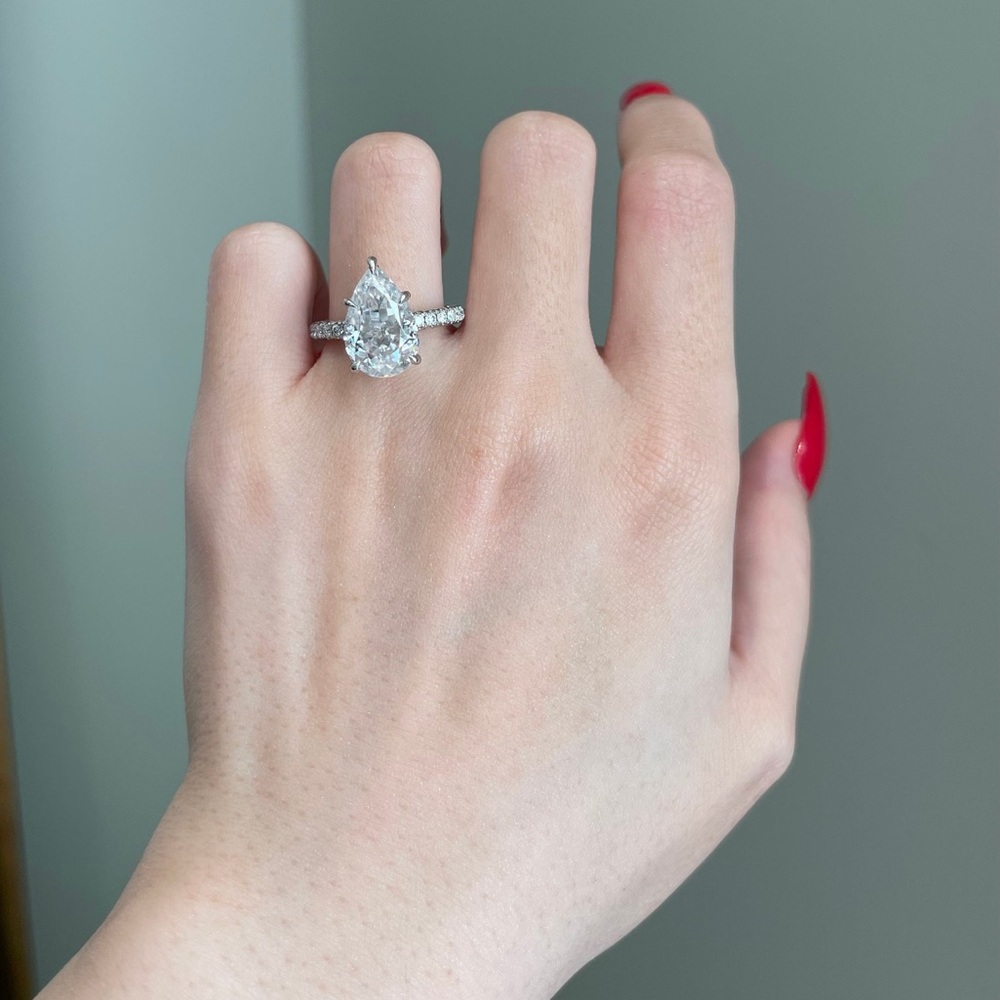 White gold  Pear-Shaped Ring 💍 6ct Crushed Ice Pear Shaped Moissanite